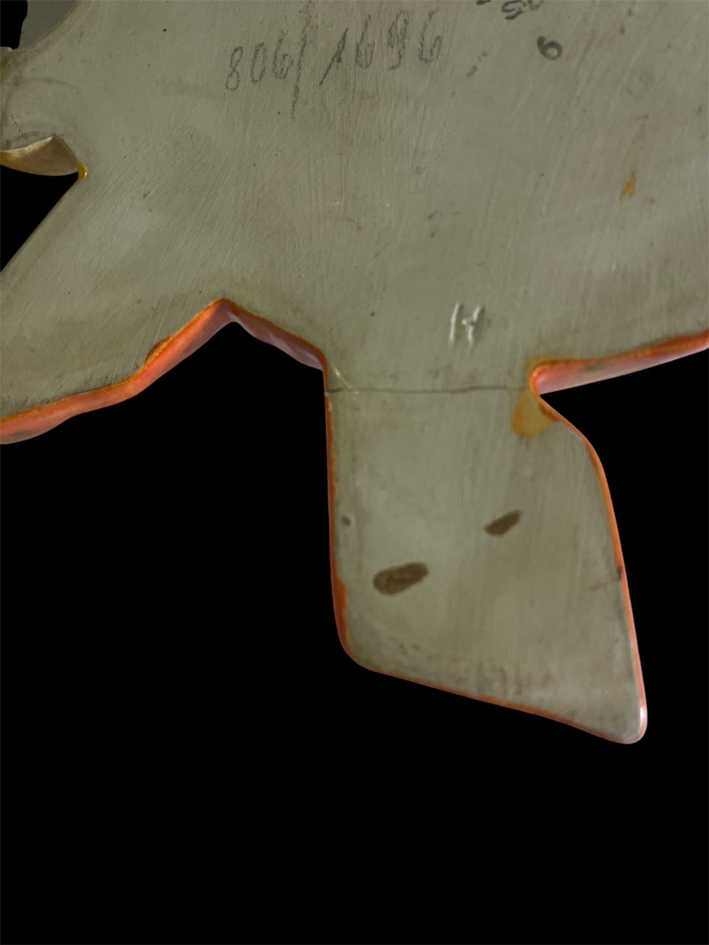 Wandmaske „Mädchen mit Schleife“ von Keramos Wien – Modell Costanzi – um 1920