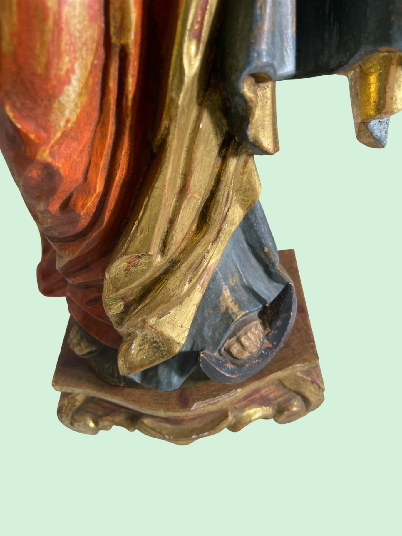 Madonna mit Kind geschnitzt Holz 60 cm farbig gefasst Blattgold Süddeutschland