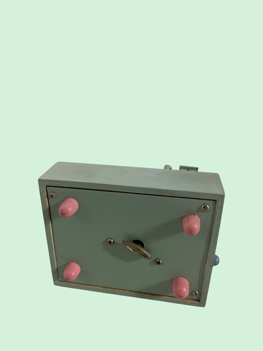 Spieldose aus Holz – Handarbeit – zwei Kinder mit Ballons & Eisenbahn – Erzgebirge-Stil