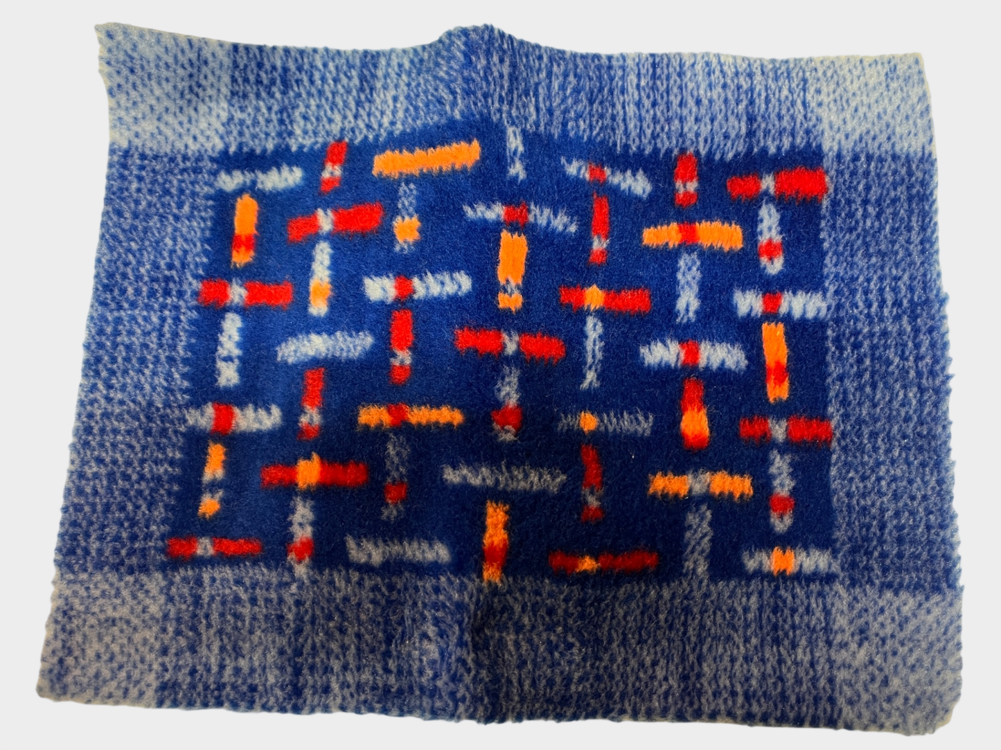 Puppenhaus-Teppich von Bodo Hennig in Blau mit grafischem Muster (20 cm x 25 cm.)