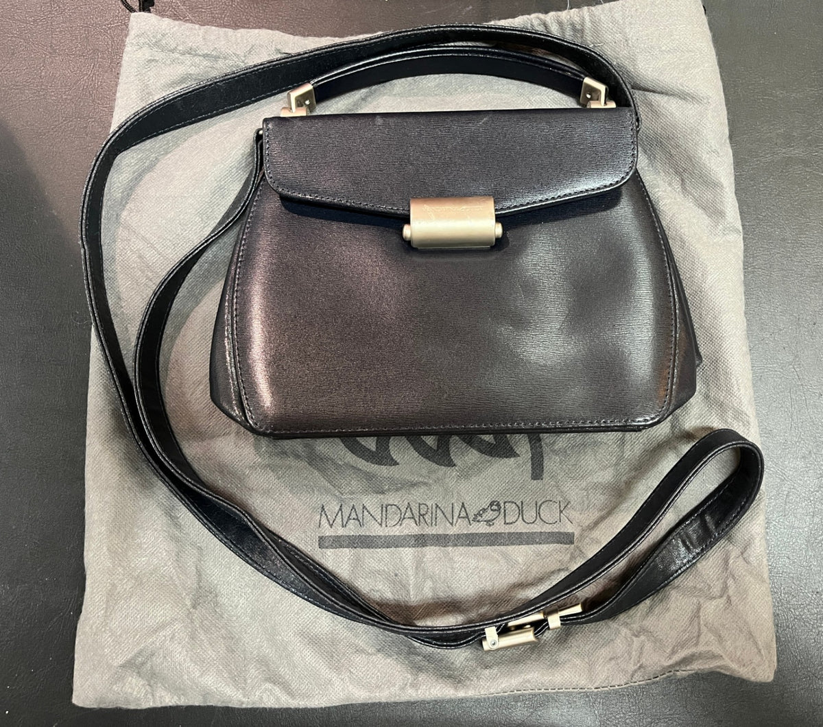 Mandarina Duck Umhängetasche Dunkelblau Leder Schultertasche mit Beutel