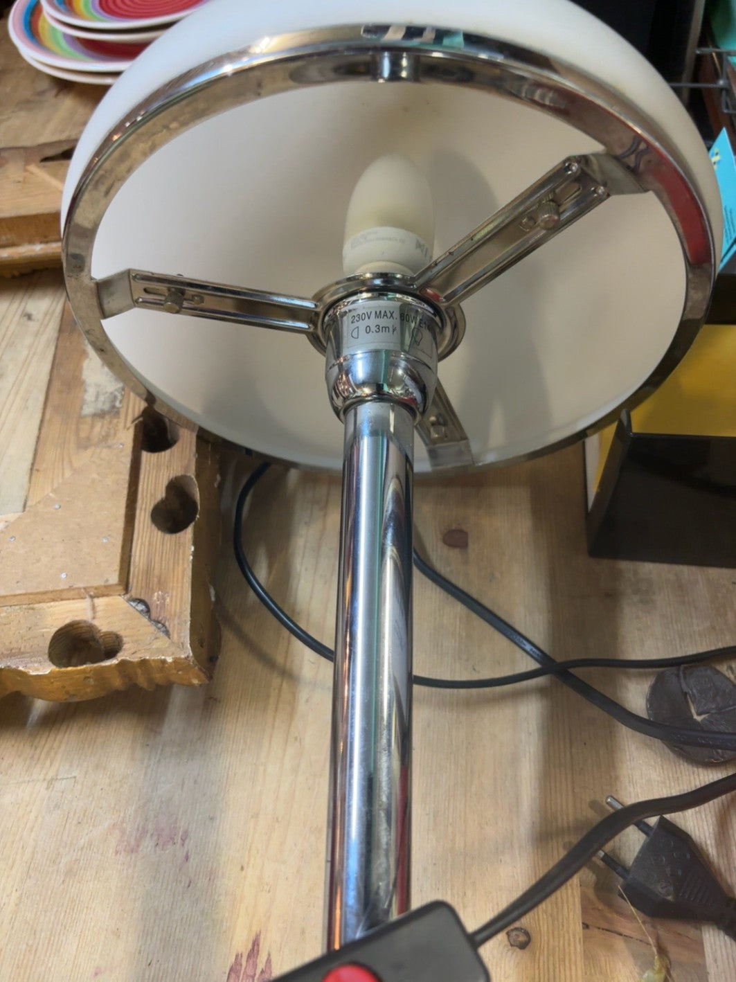 Vintage Tischlampe Chrom mit Opalglas-Schirm ca. 40 cm