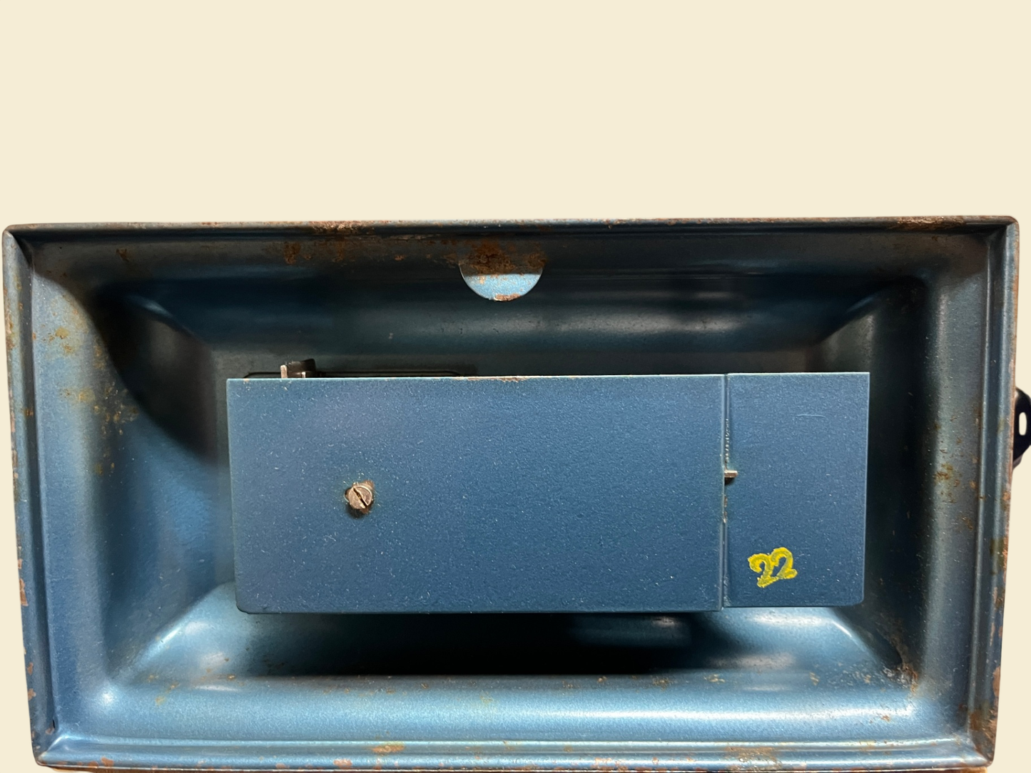 Kinder-Nähmaschine Berlin US-Zone Blech blau mit altem Karton