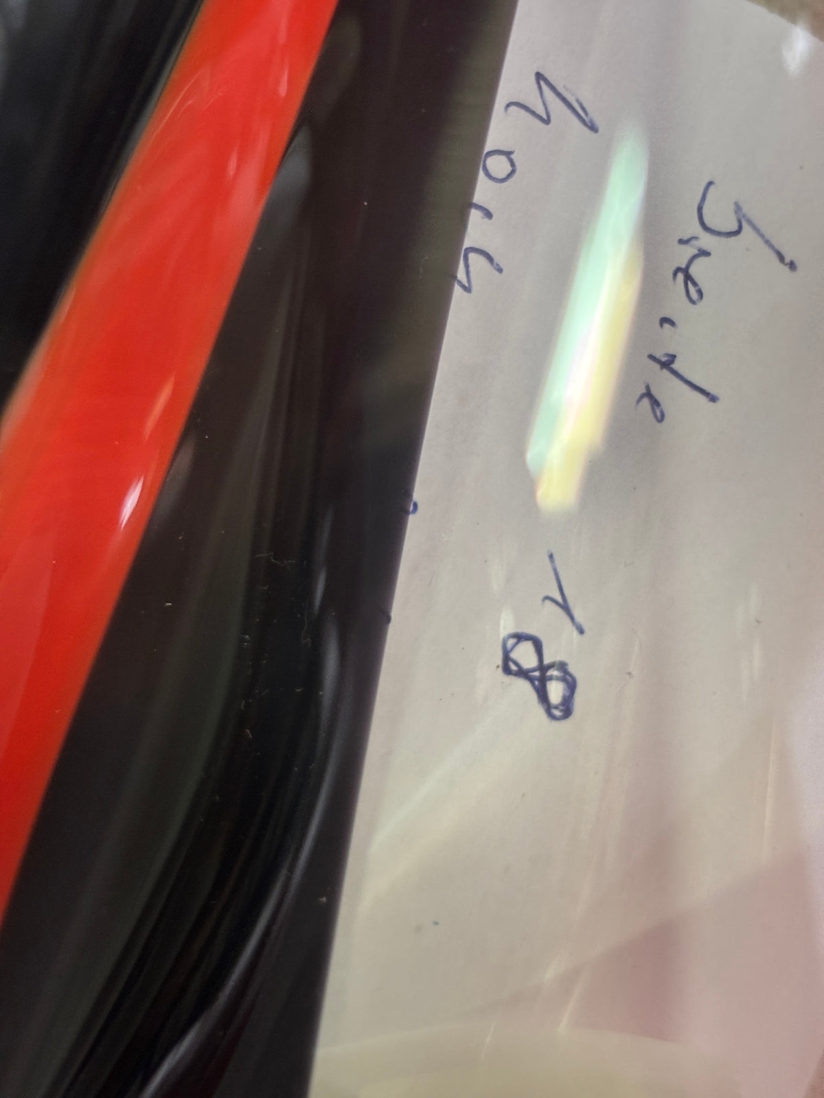 RIEDEL Black Tie Bliss Dekanter Schwarz/Rot – ein Kratzer unten 3 cm