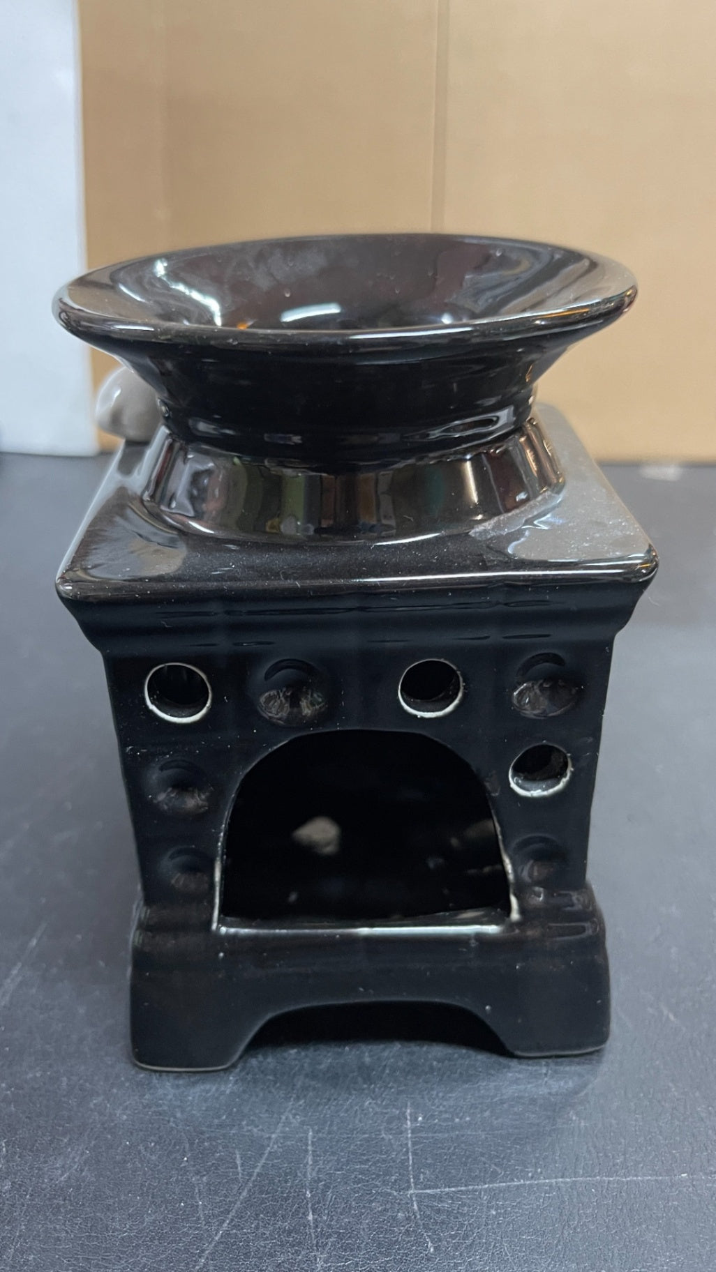 Duftlampe Keramik schwarz in Ofenform mit weißer Katze
