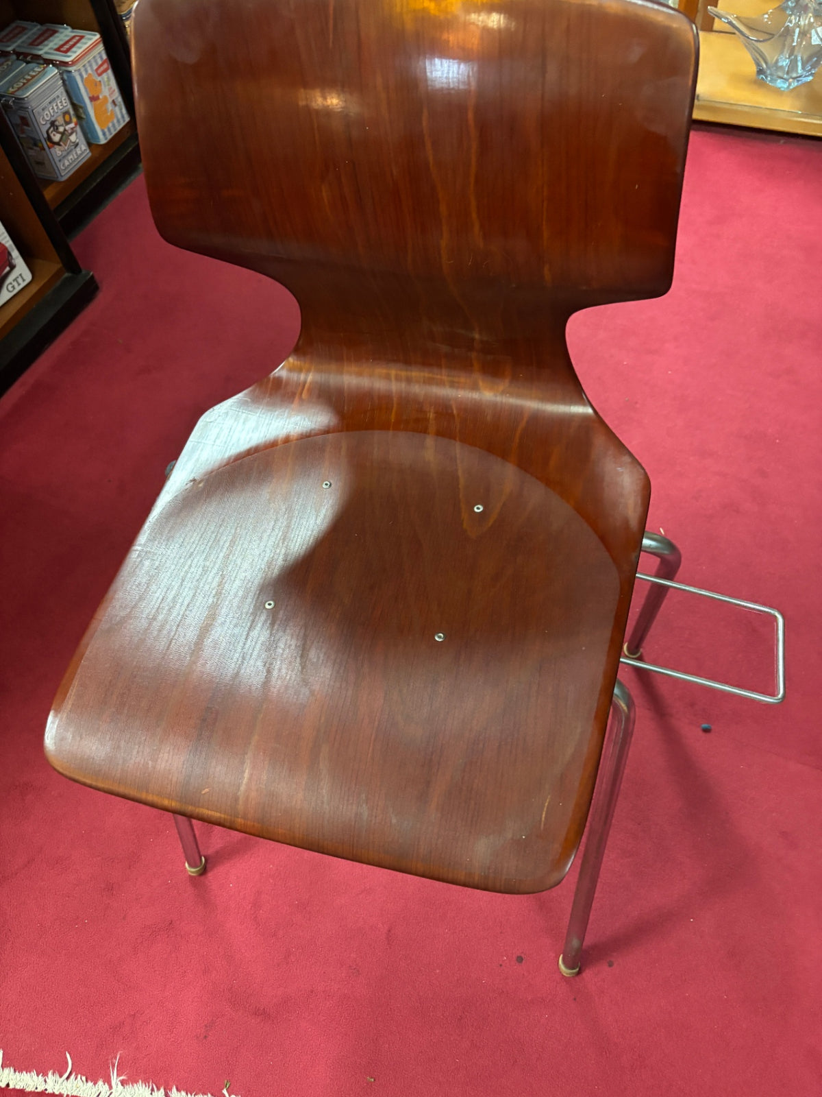 Thonet Stapelstuhl Holz Chrom – reihenverbindbar – 8 Stück vorhanden