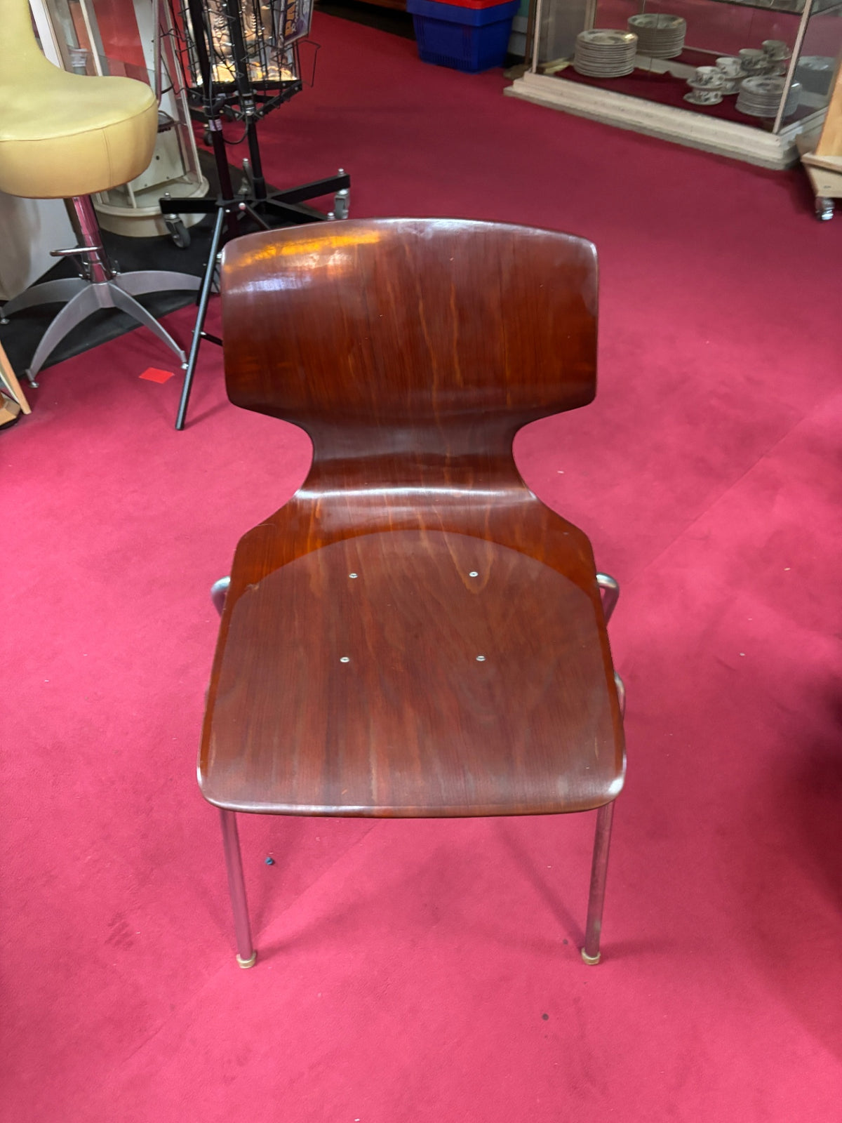 Thonet Stapelstuhl Holz Chrom – reihenverbindbar – 8 Stück vorhanden