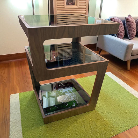 "Mid-Century Stil Regal / Stand aus Nussbaum-Furnier, 3 getönte Glasablagen, 70er Jahre Design"