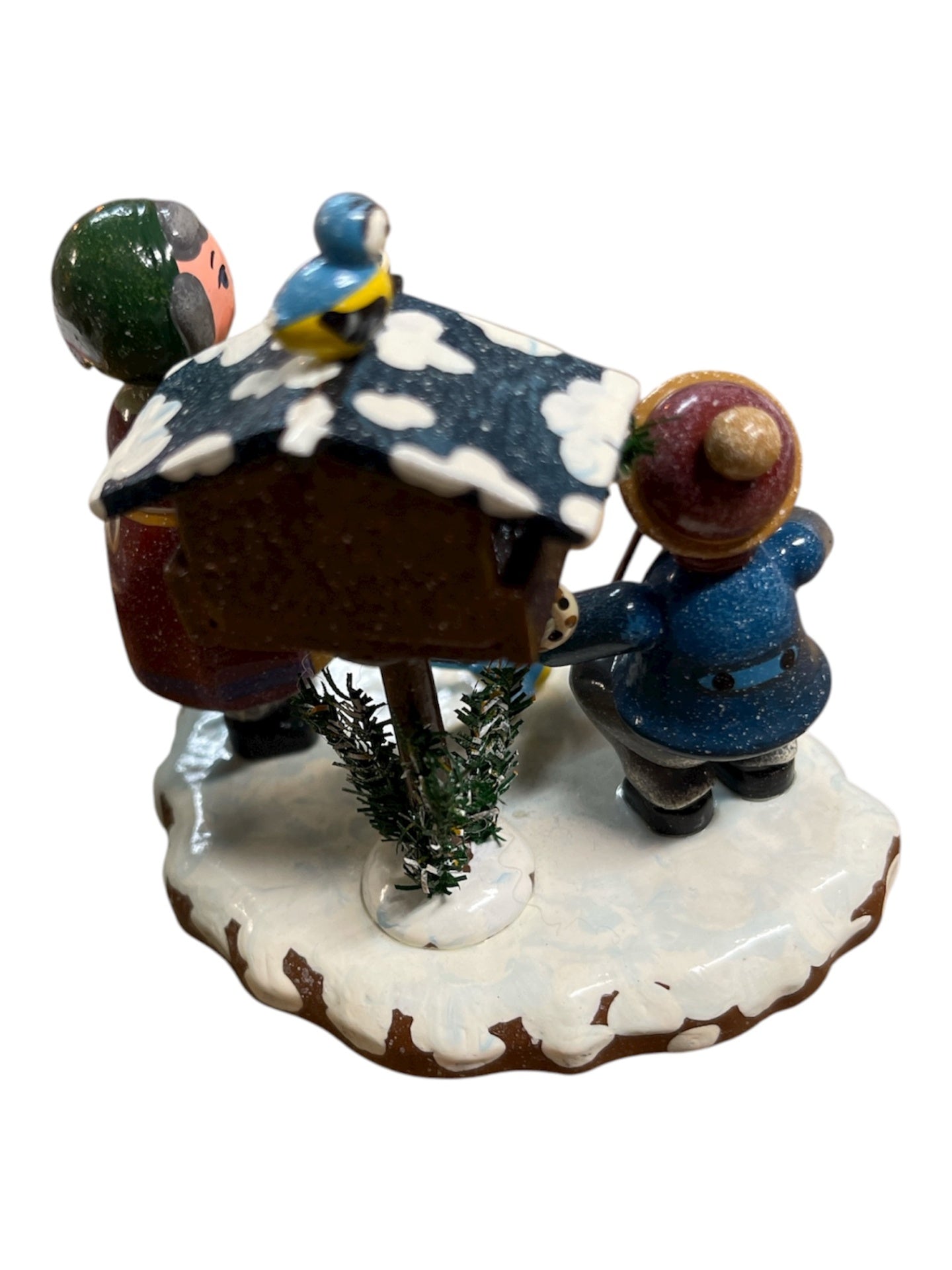 Hubrig Volkskunst Erzgebirge „Vogelfütterung im Winter“ | Handbemalt | Original Hubrig Figurenszene | 7 cm