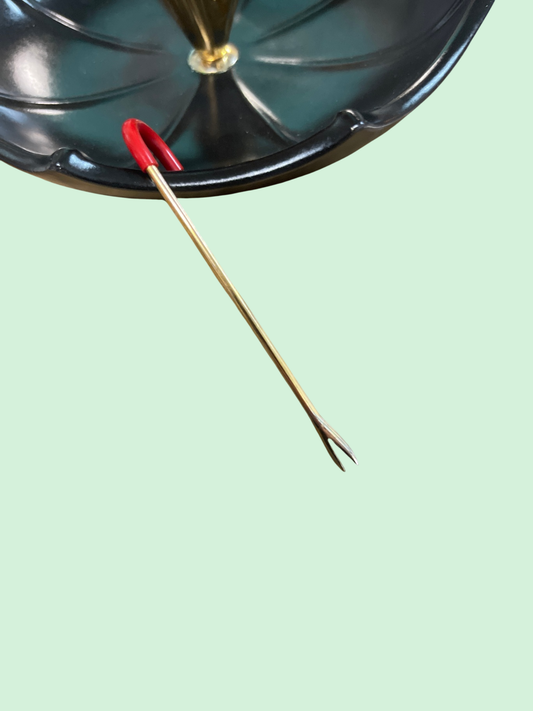 Vintage Cocktailspieß-Halter Regenschirm | Créations R.P. Paris | Mid-Century France | Messing & Emaille