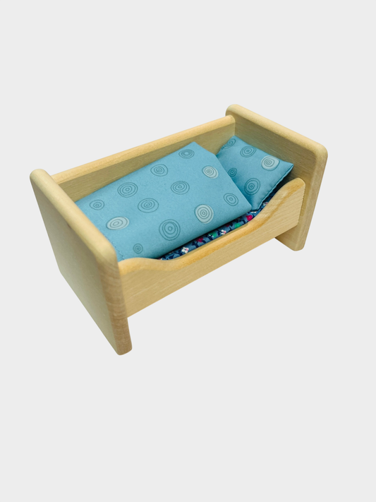 Bodo Hennig Puppenhausbett aus Holz mit abnehmbarer Stoffbettwäsche 1:12