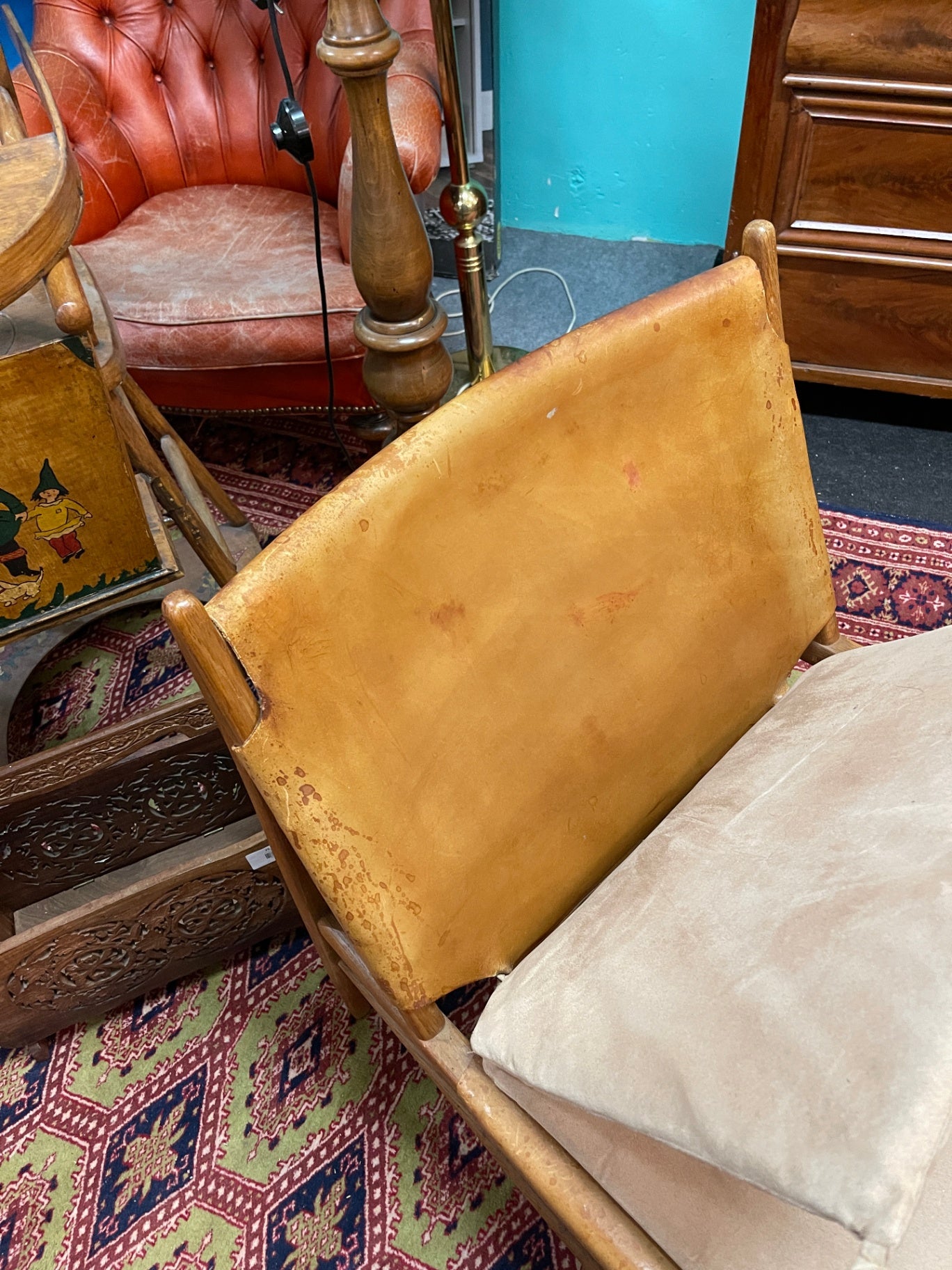 Vintage Loungesessel, Holz und Leder – Restaurationsprojekt