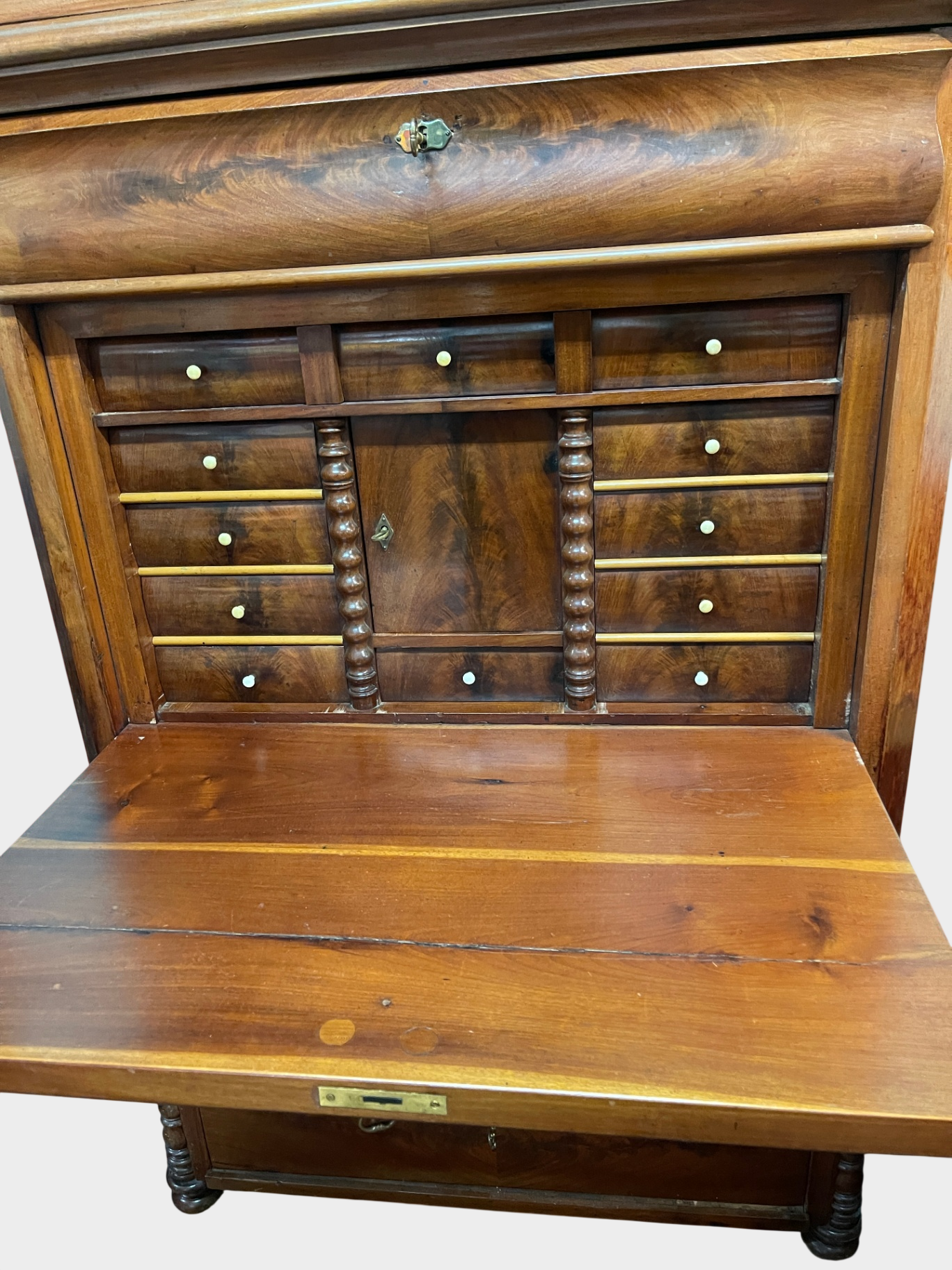 Antiker Sekretär aus Nussbaum, Biedermeier / Historismus Stil