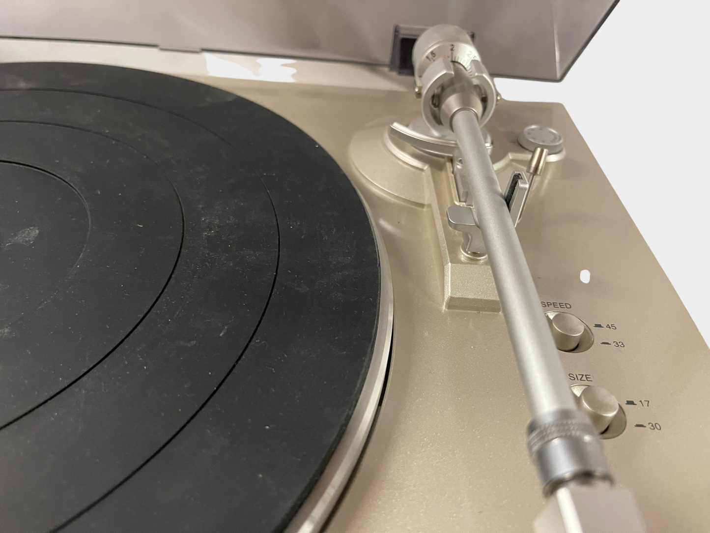 Denon DP-300F Vollautomatischer Plattenspieler in Silber/Champagner mit Anleitung