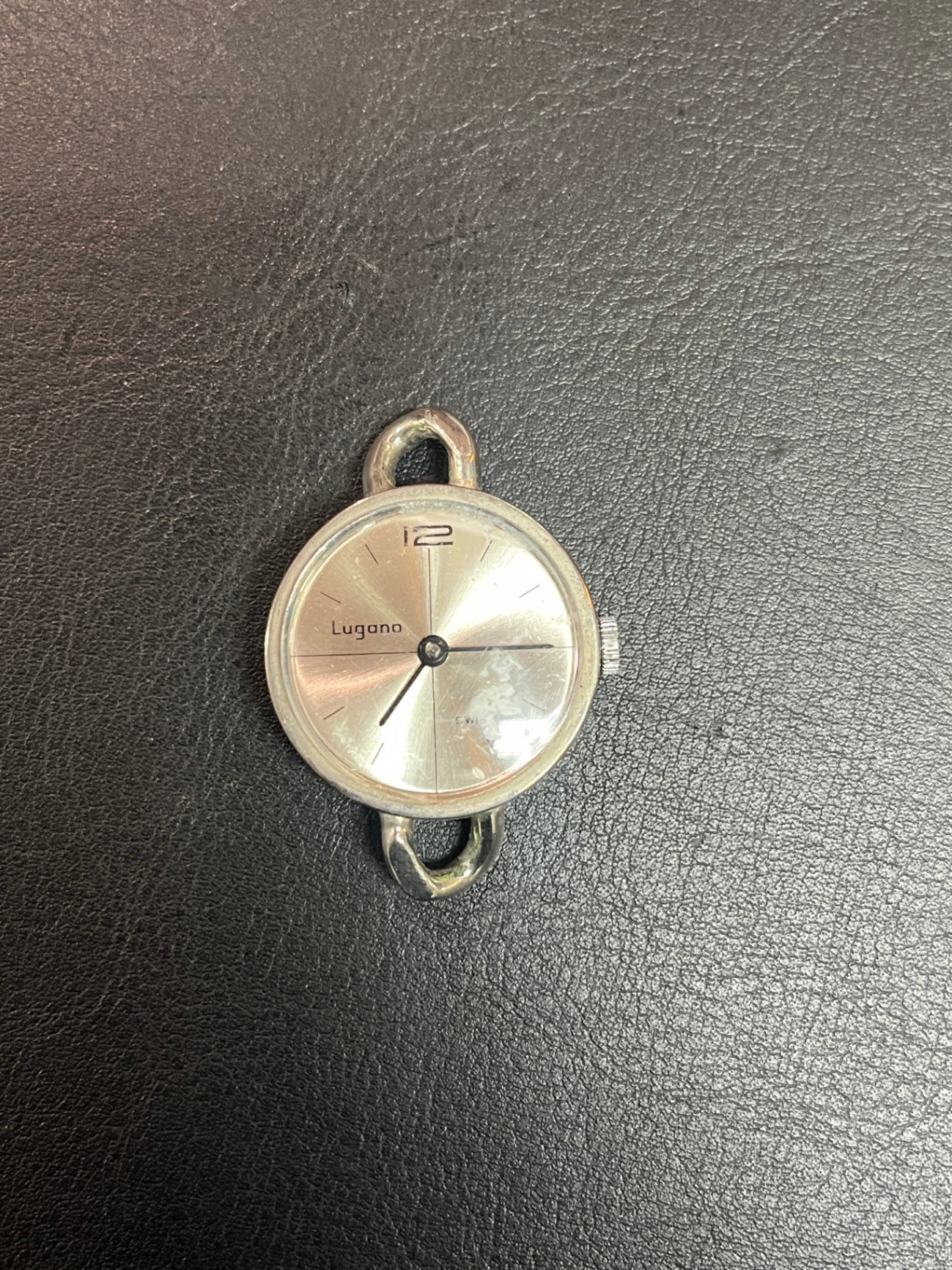 Lugano Damen Armbanduhr Handaufzug versilbert ohne Armband läuft