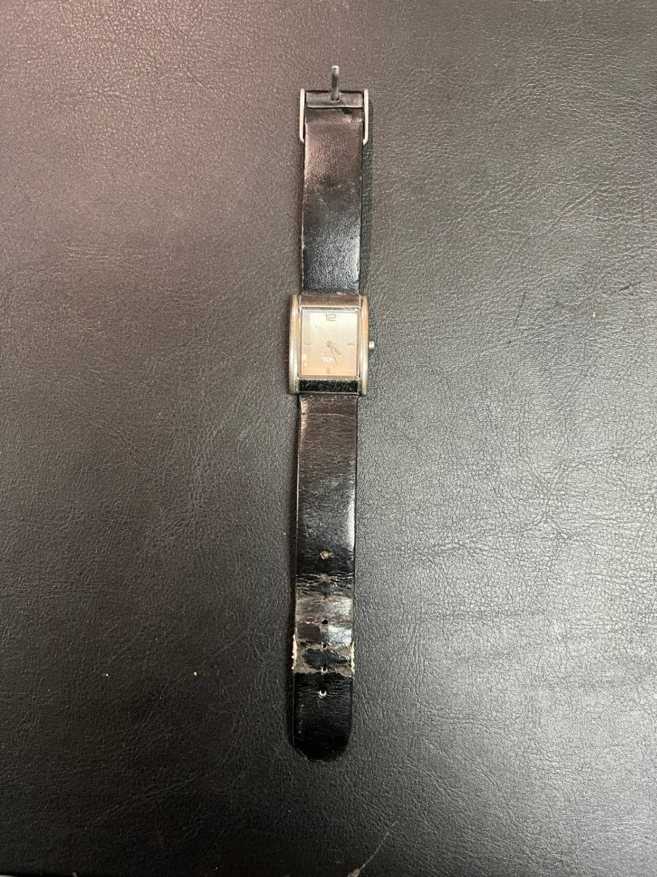 TCM Quarzuhr rechteckig stark abgenutztes Lederarmband