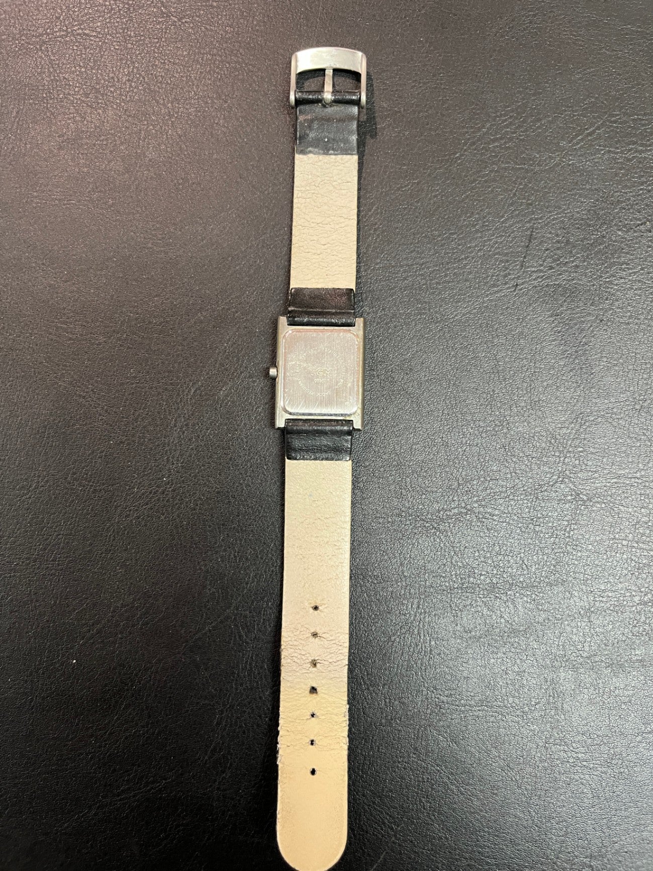 TCM Quarzuhr rechteckig stark abgenutztes Lederarmband