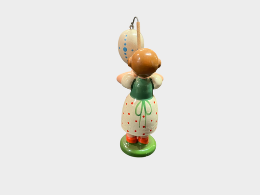 Straco Erzgebirge Holzfigur Mädchen Osterei handbemalt 8 cm