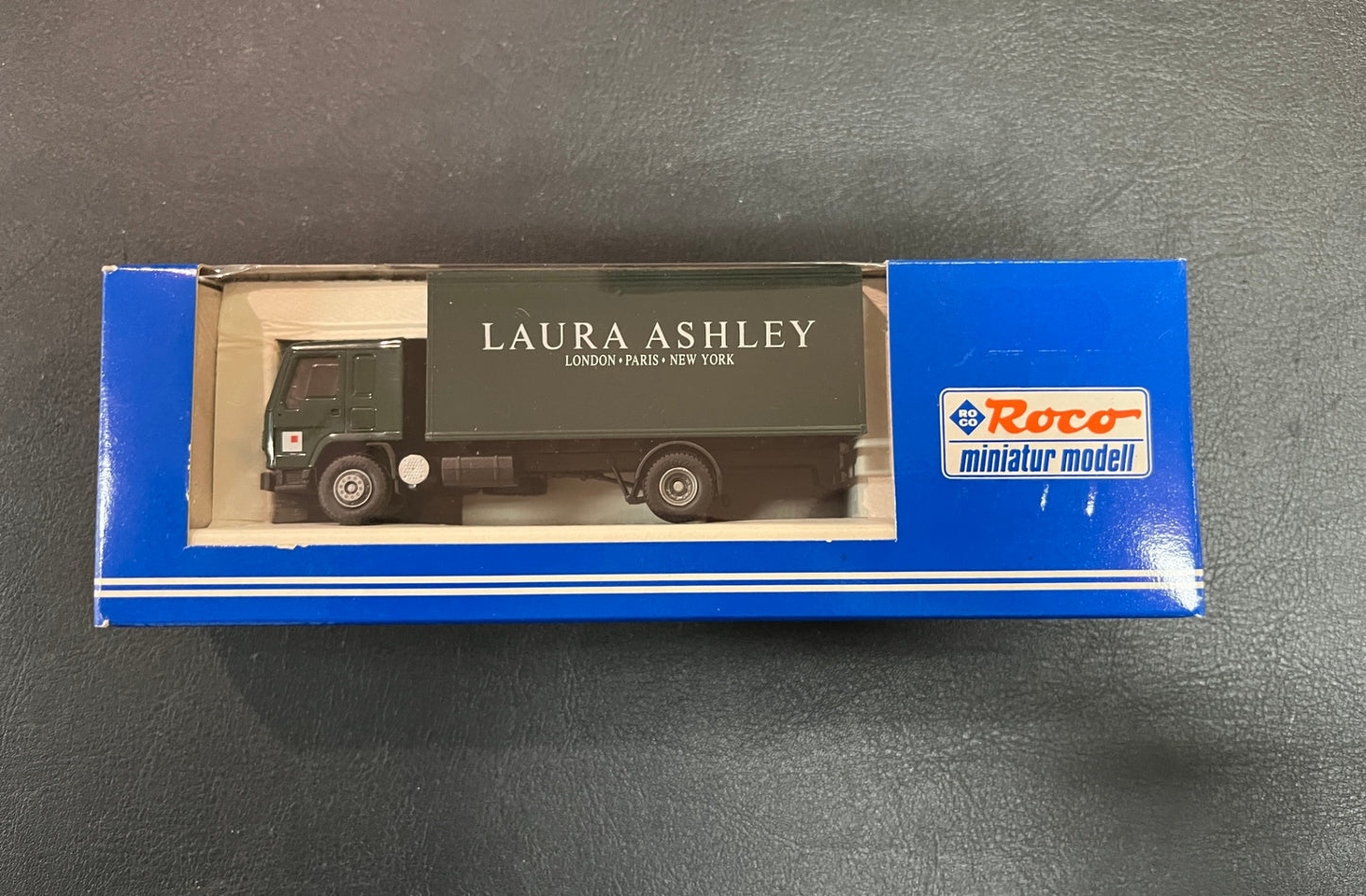 Roco 1583 H0 Volvo FL10 Laura Ashley neuwertig OVP