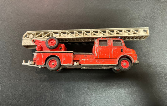 Siku Mercedes-Benz Metz DL30h Feuerwehrdrehleiter V261 Rundhauber V1