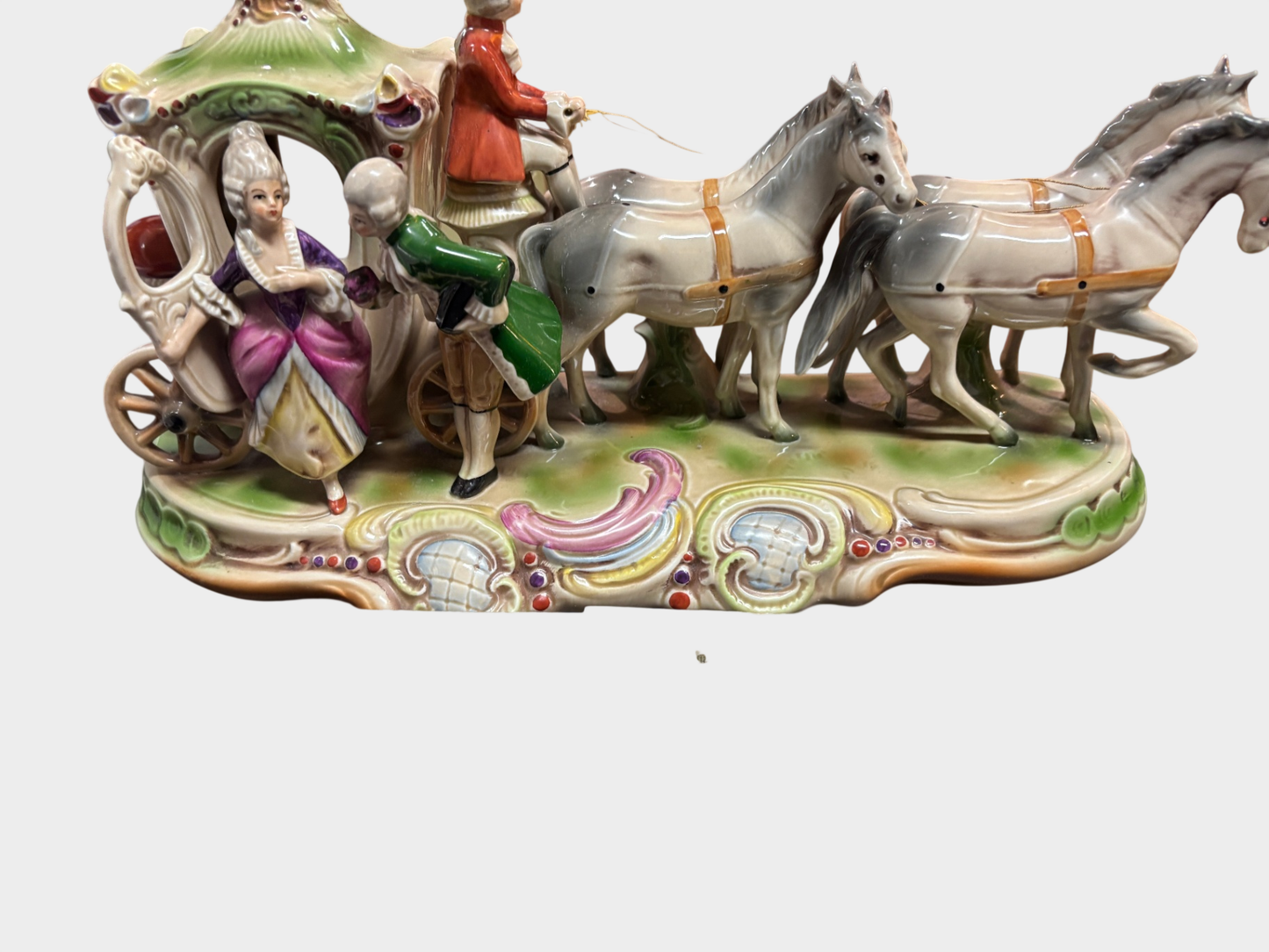 Exquisite Graefenthal Porzellanfigurengruppe: Rokoko-Pferdekutsche mit vier Pferden und Figuren, handbemalt
