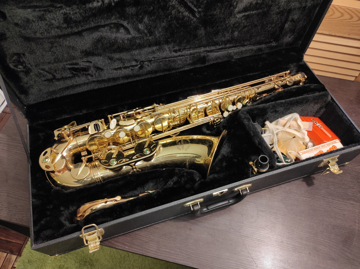 Prestini Tenor Saxophon mit Koffer Zubehör – defekt / S-Bogen verbeult – Bastler