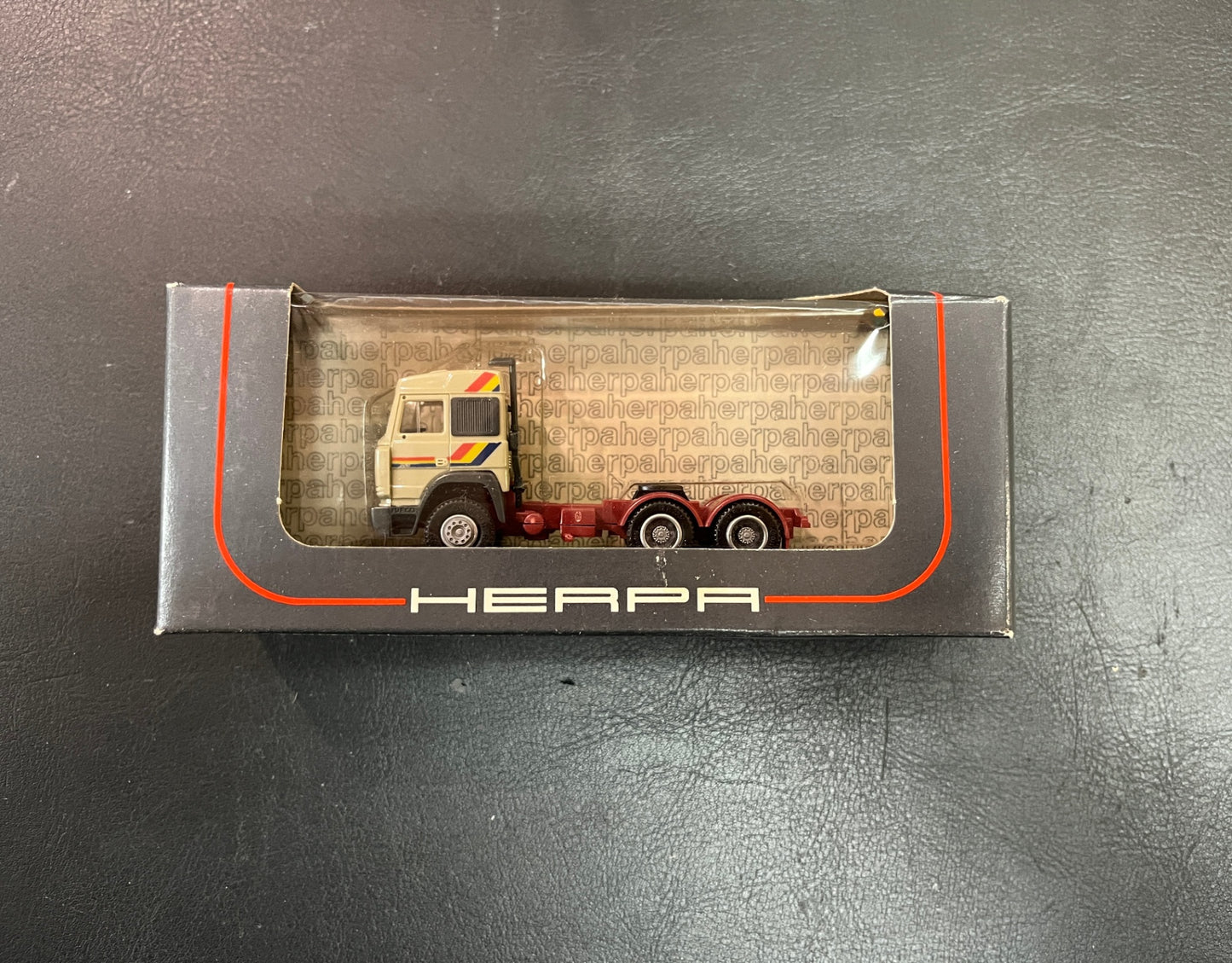 Herpa H0 1:87 MAN Zugmaschine beige rot OVP 