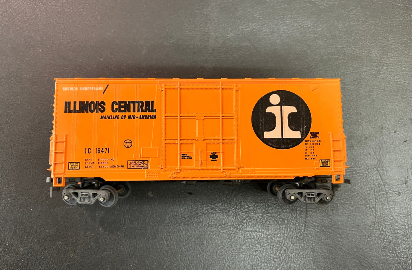 H0 Illinois Central Boxcar IC 16471 US Güterwagen orange