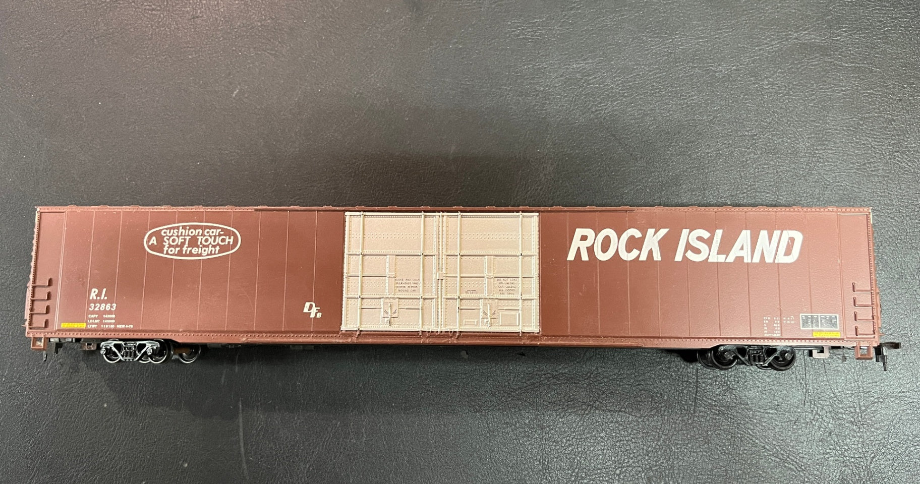 H0 US Güterwagen Rock Island Cushion Car RI 32863 lang