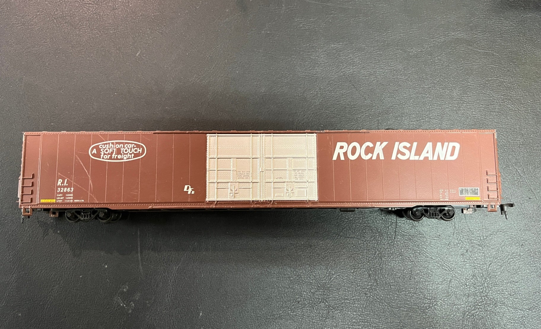 H0 US Güterwagen Rock Island Cushion Car RI 32863 lang