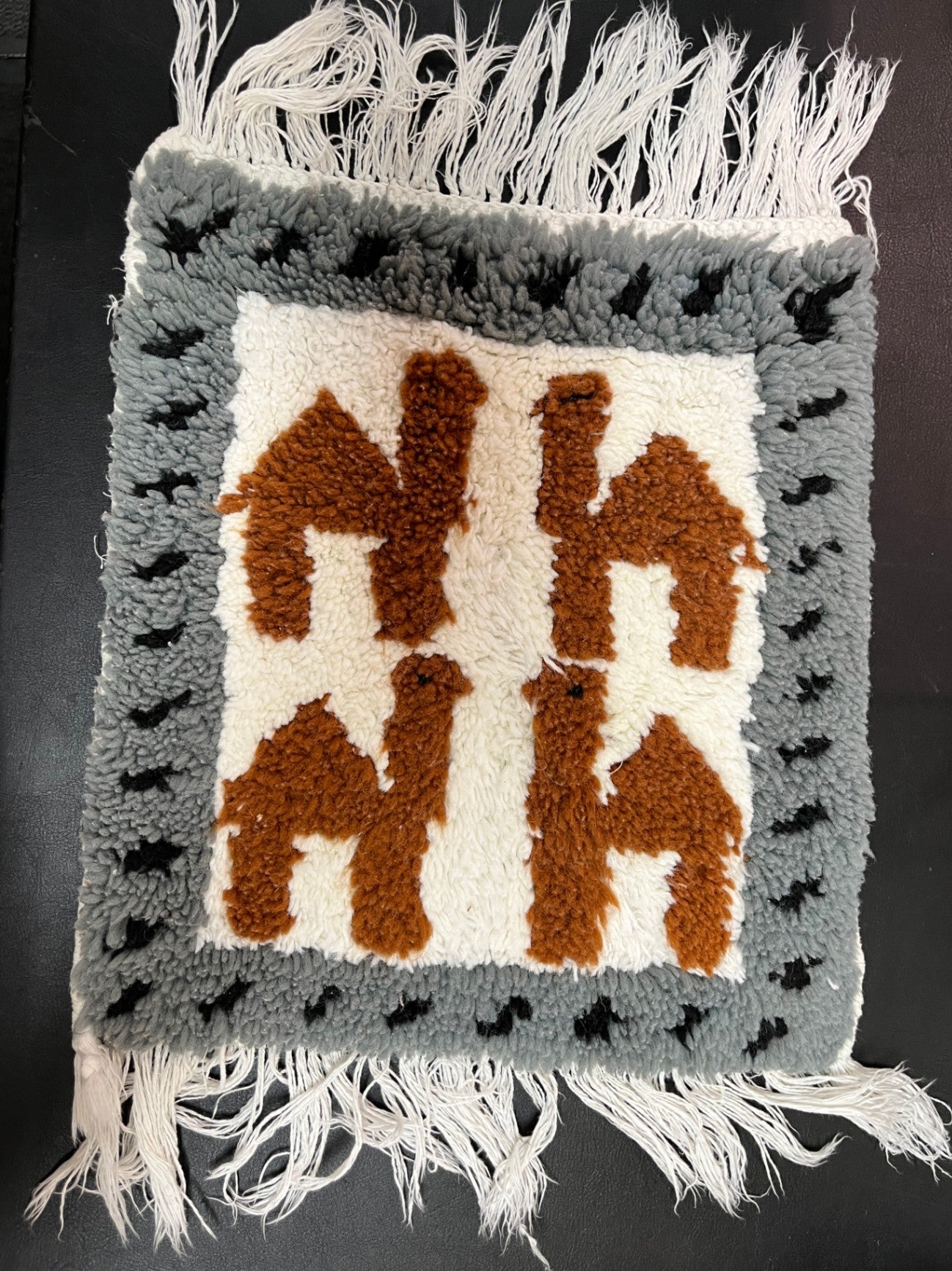 Kleiner Wandteppich Teppichbild Kamel Motiv Handarbeit 34 x 30 cm