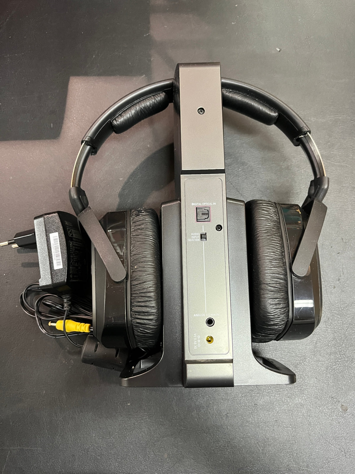 Sennheiser RS 175 Digital Funkkopfhörer TV Kopfhörer + Ladestation geprüft