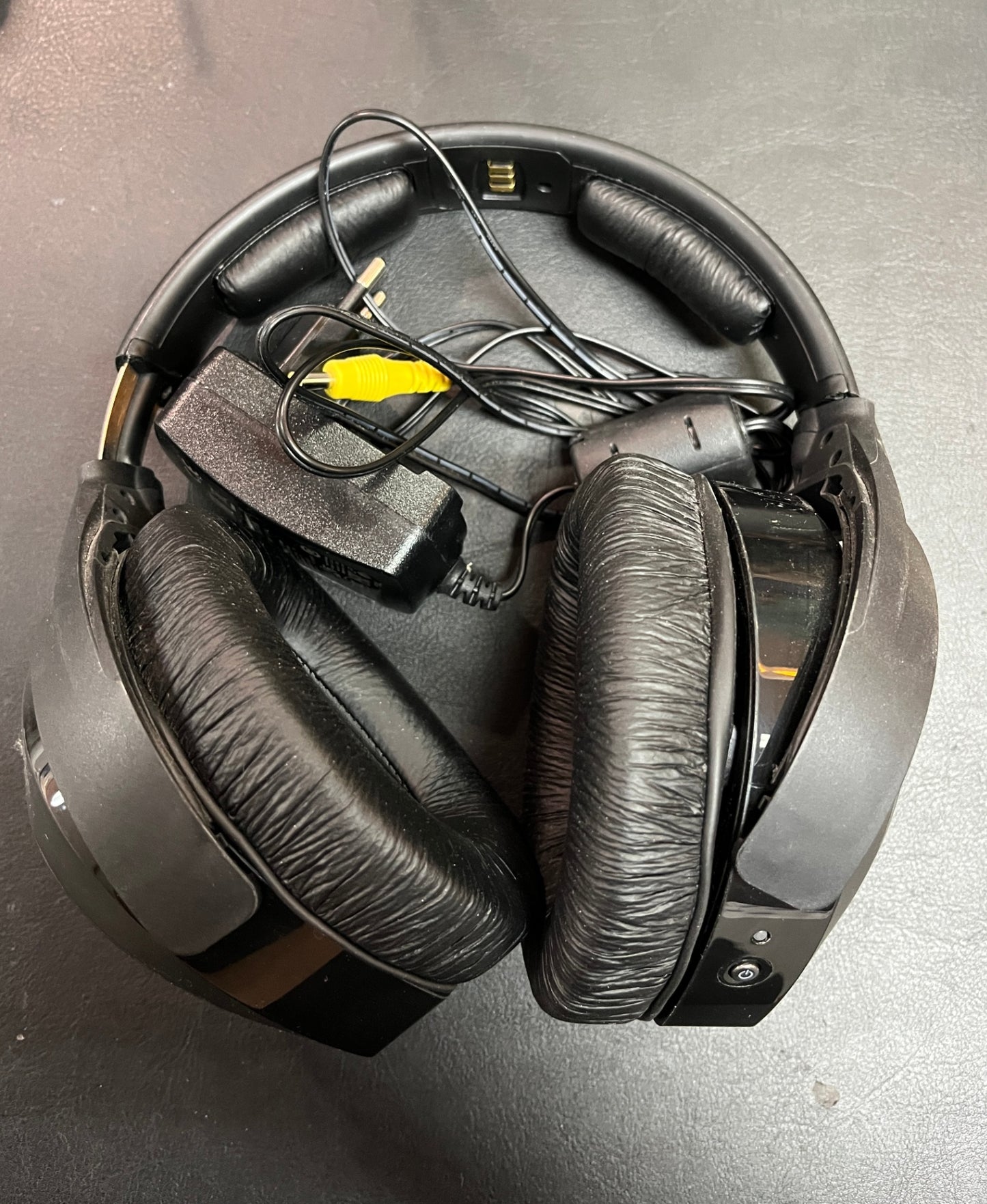 Sennheiser RS 175 Digital Funkkopfhörer TV Kopfhörer + Ladestation geprüft