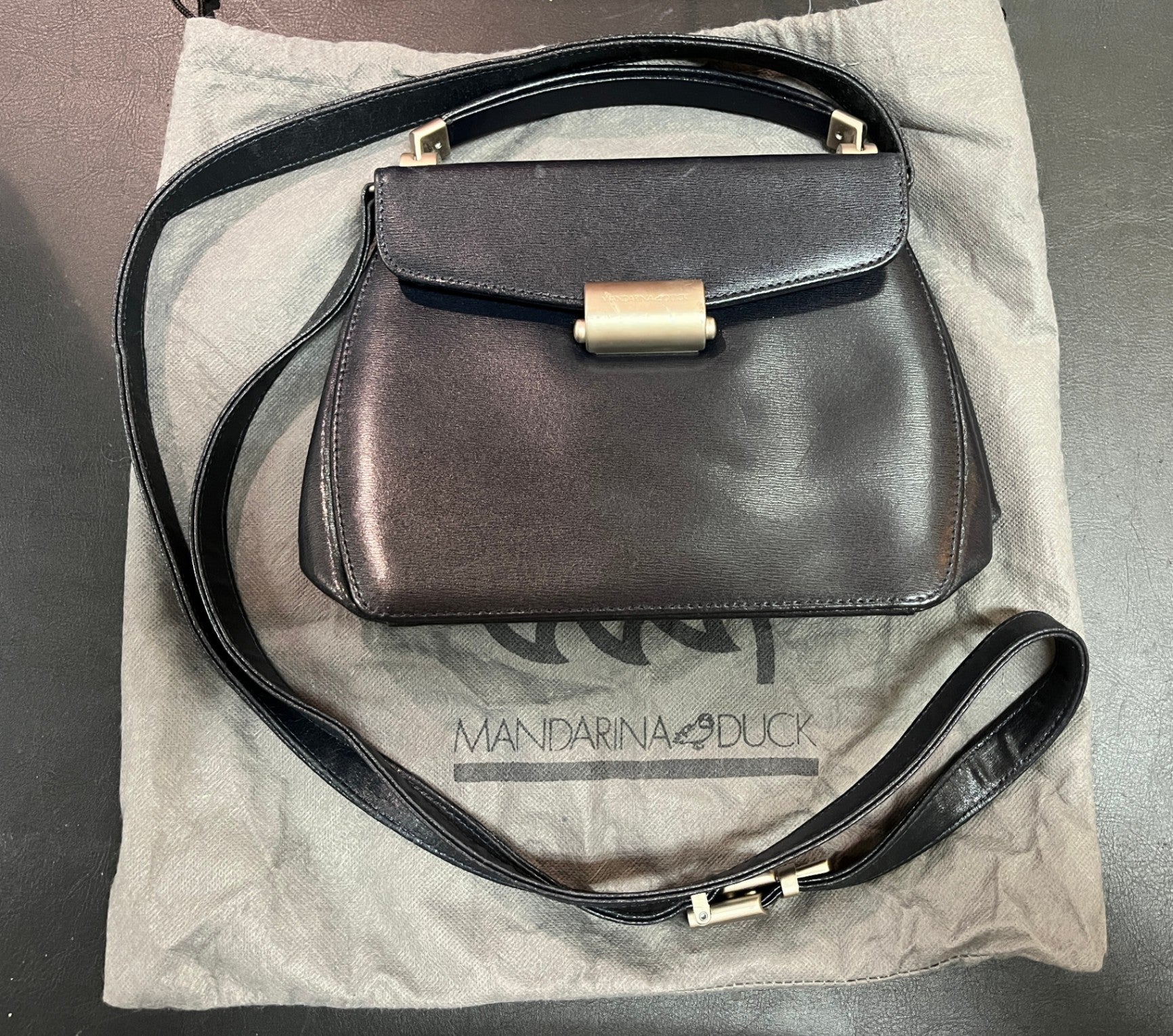 Mandarina Duck Umhängetasche Dunkelblau Leder Schultertasche mit Beutel