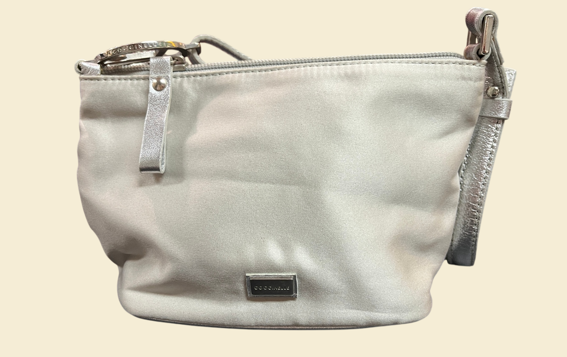 Coccinelle Umhängetasche Grau Made in Italy 20 x 13 cm Schultertasche