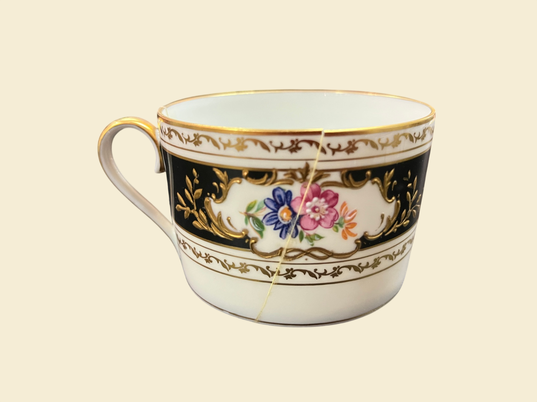 Royal Limoges Kaffeeservice Or en Relief Golddekor Blumen 21 Teile 1 Tasse geklebt