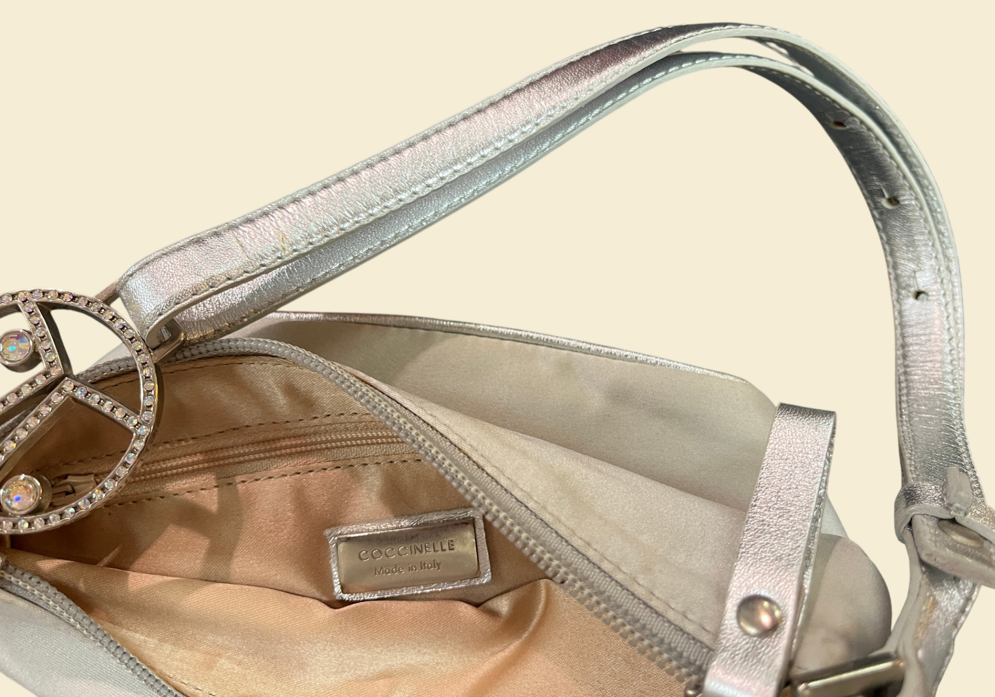 Coccinelle Umhängetasche Grau Made in Italy 20 x 13 cm Schultertasche
