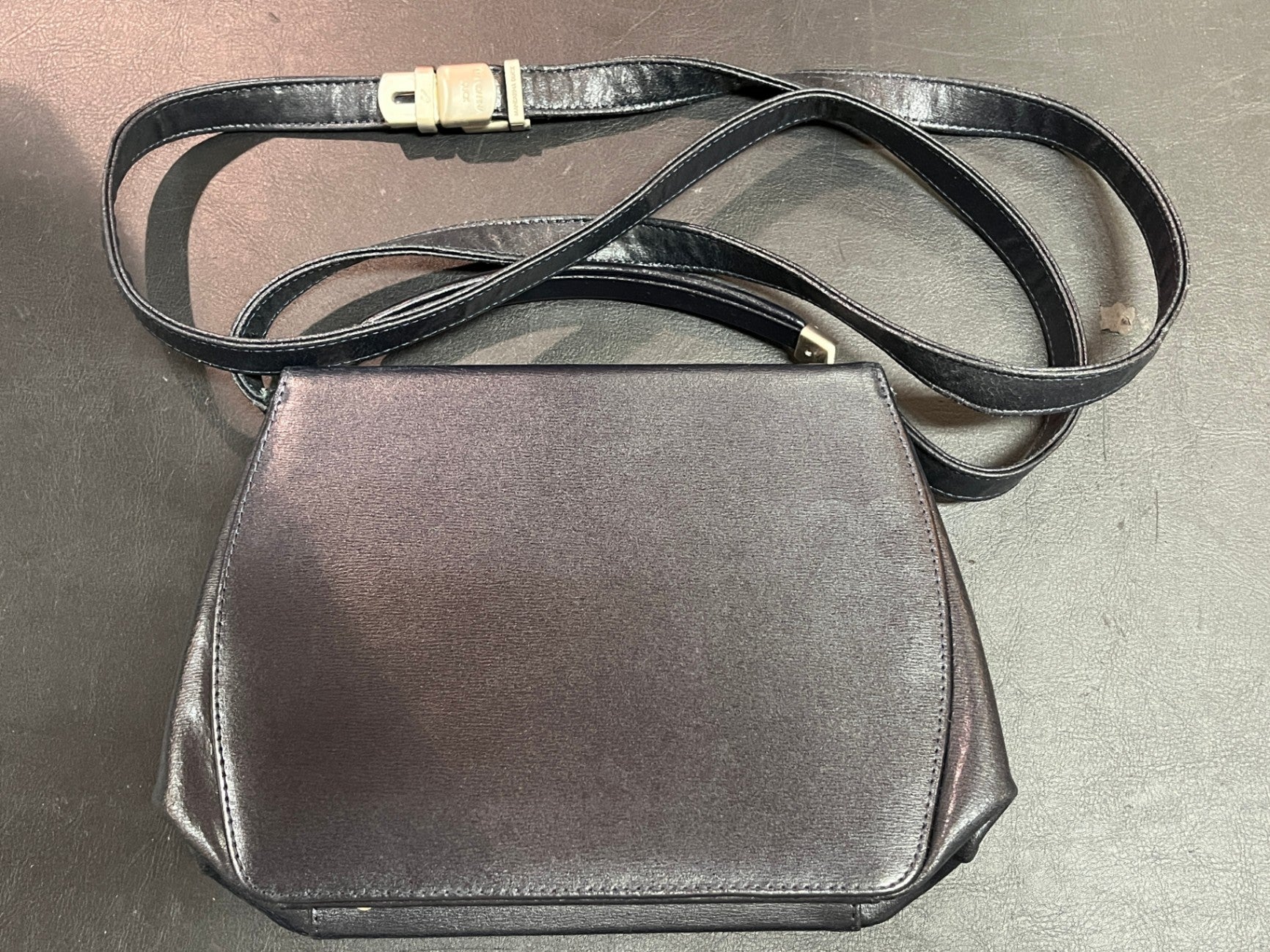 Mandarina Duck Umhängetasche Dunkelblau Leder Schultertasche mit Beutel