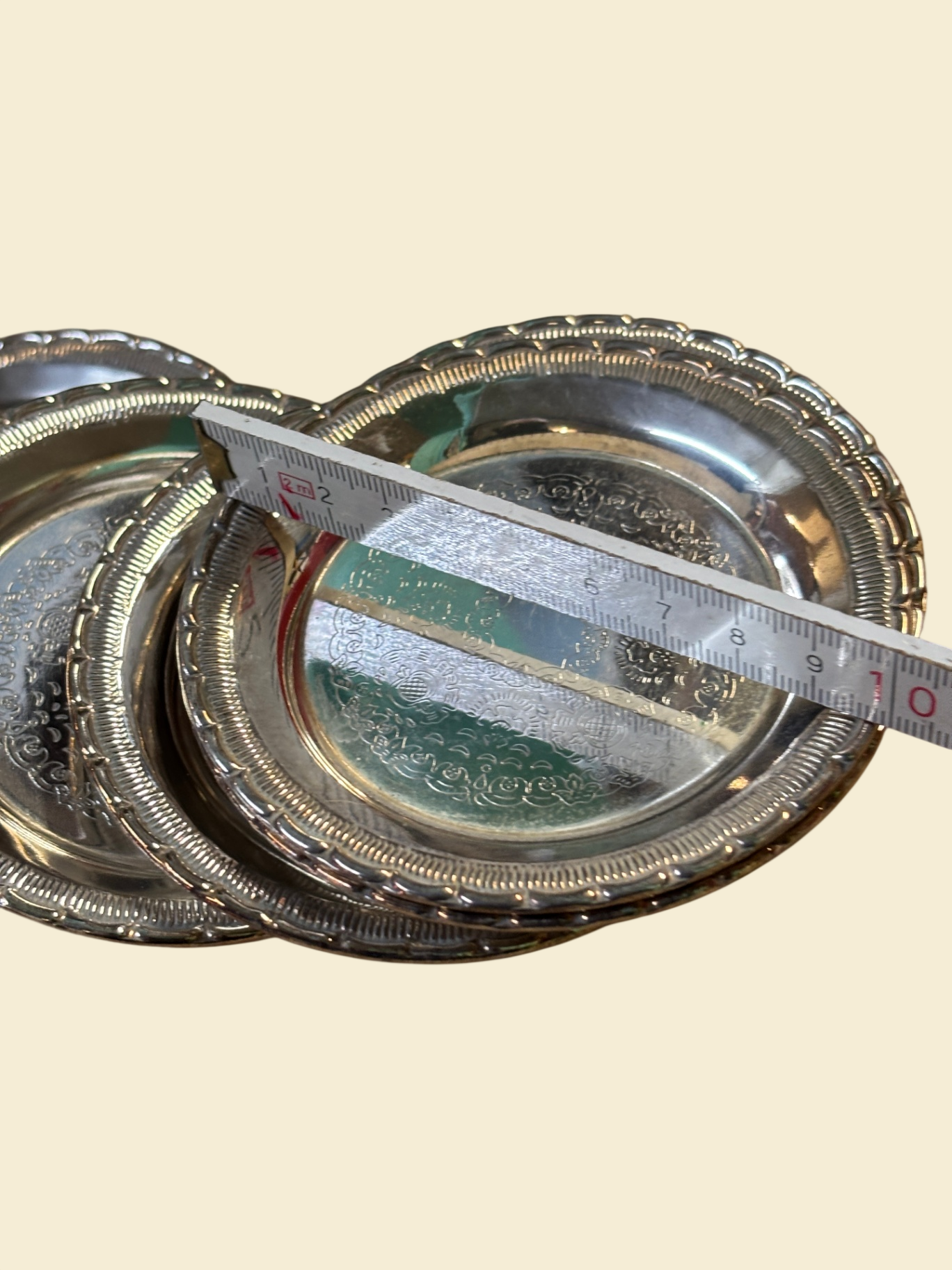 6 kleine Zierteller aus Metall – dekorativ – ca. 12 cm