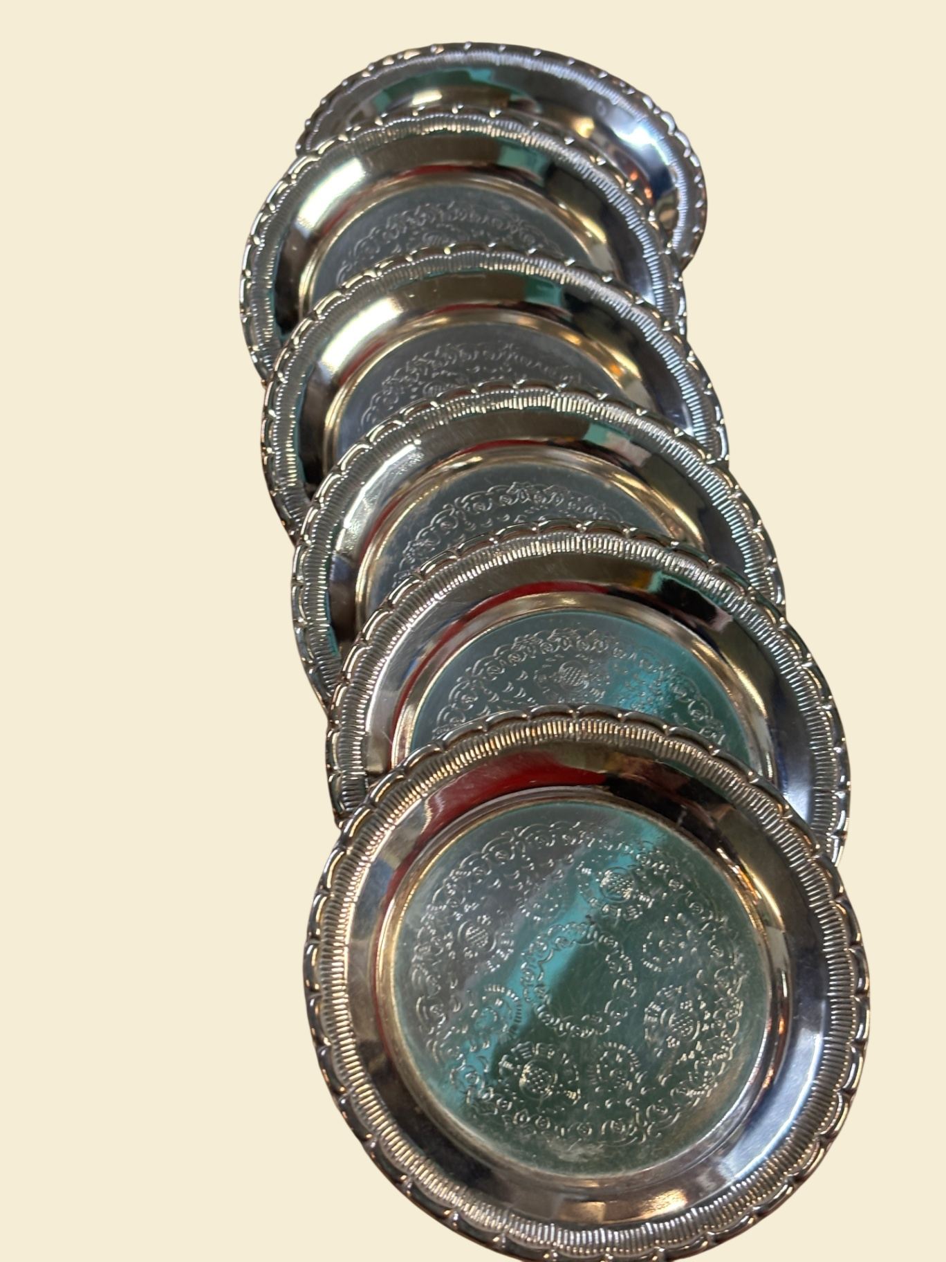 6 kleine Zierteller aus Metall – dekorativ – ca. 12 cm
