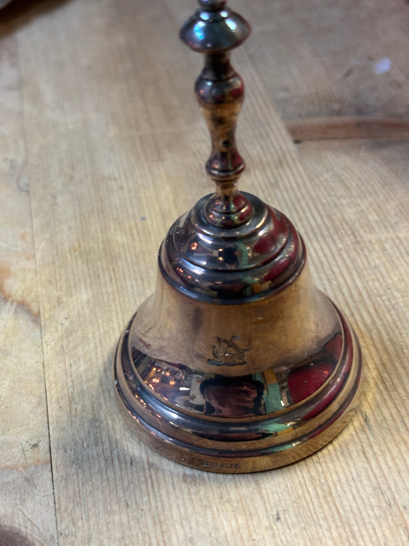 Versilbertes Tischglöckchen Glocke Höhe ca. 10 cm