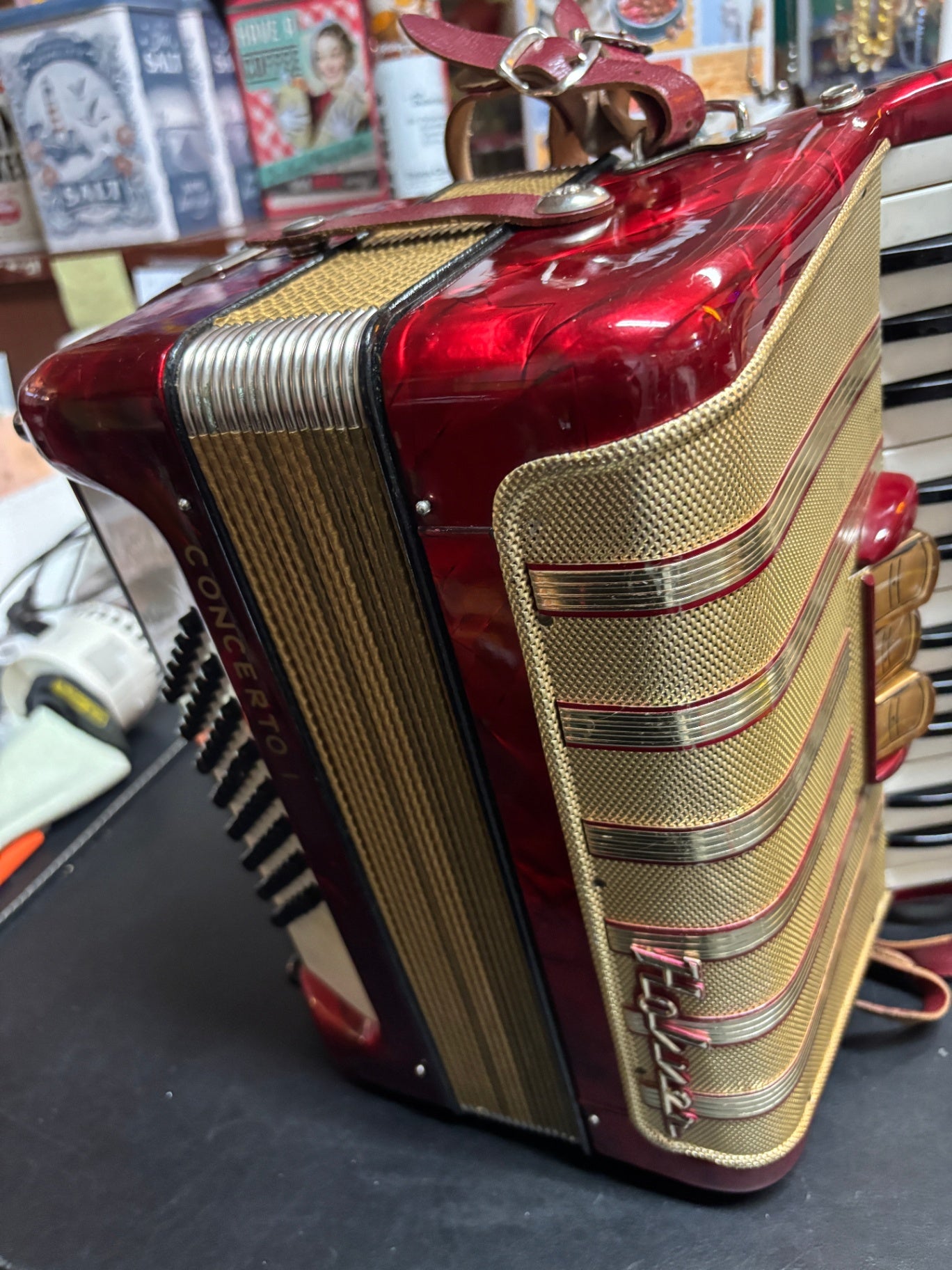 Hohner Concerto I Akkordeon 48 Bässe Rot Perlmutt 2-chörig mit Koffer