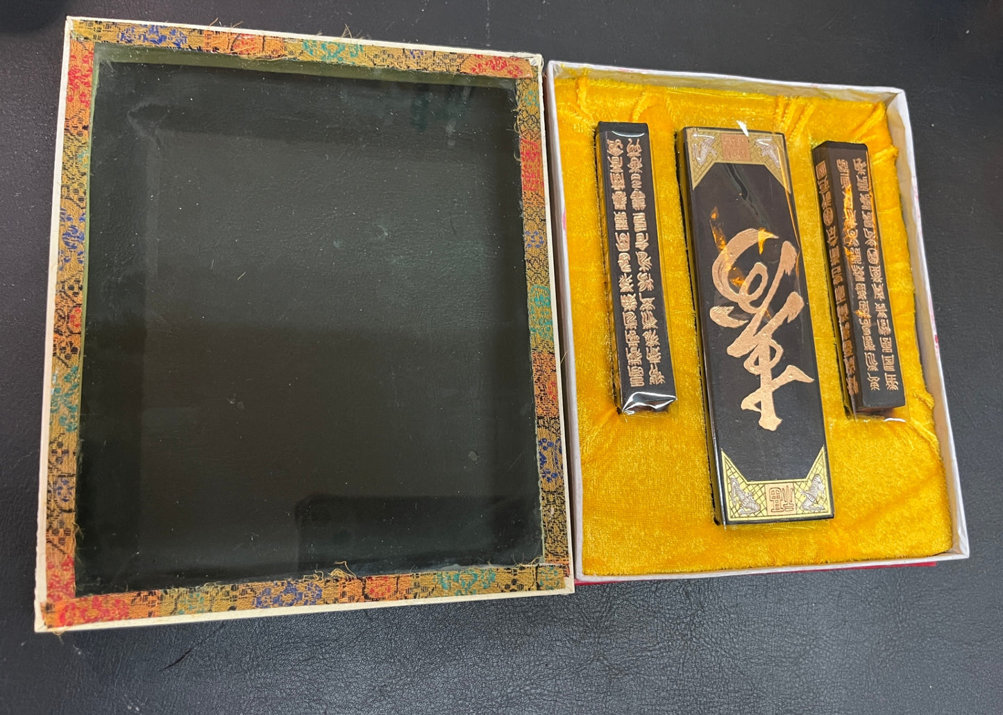 Chinesisches Tusche-Set mit 3 Tuscheblöcken im Etui