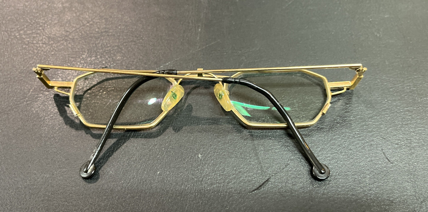 Brille Goldfarbene Metallfassung Klarglas Polygonform