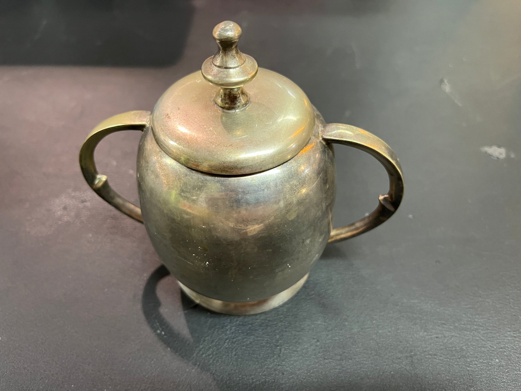Kleines Deckelgefäß Metall silberfarben mit 2 Henkeln ca.  9 cm
