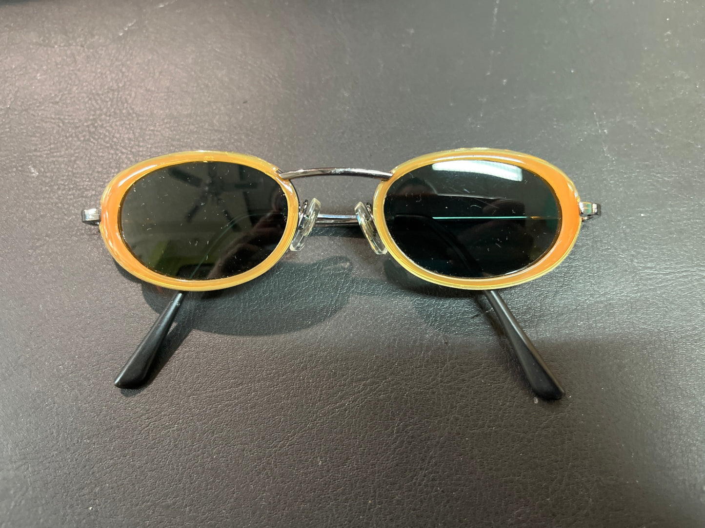 Vintage Sonnenbrille Oval Schwarz Orange Retro Brille Metallfassung
