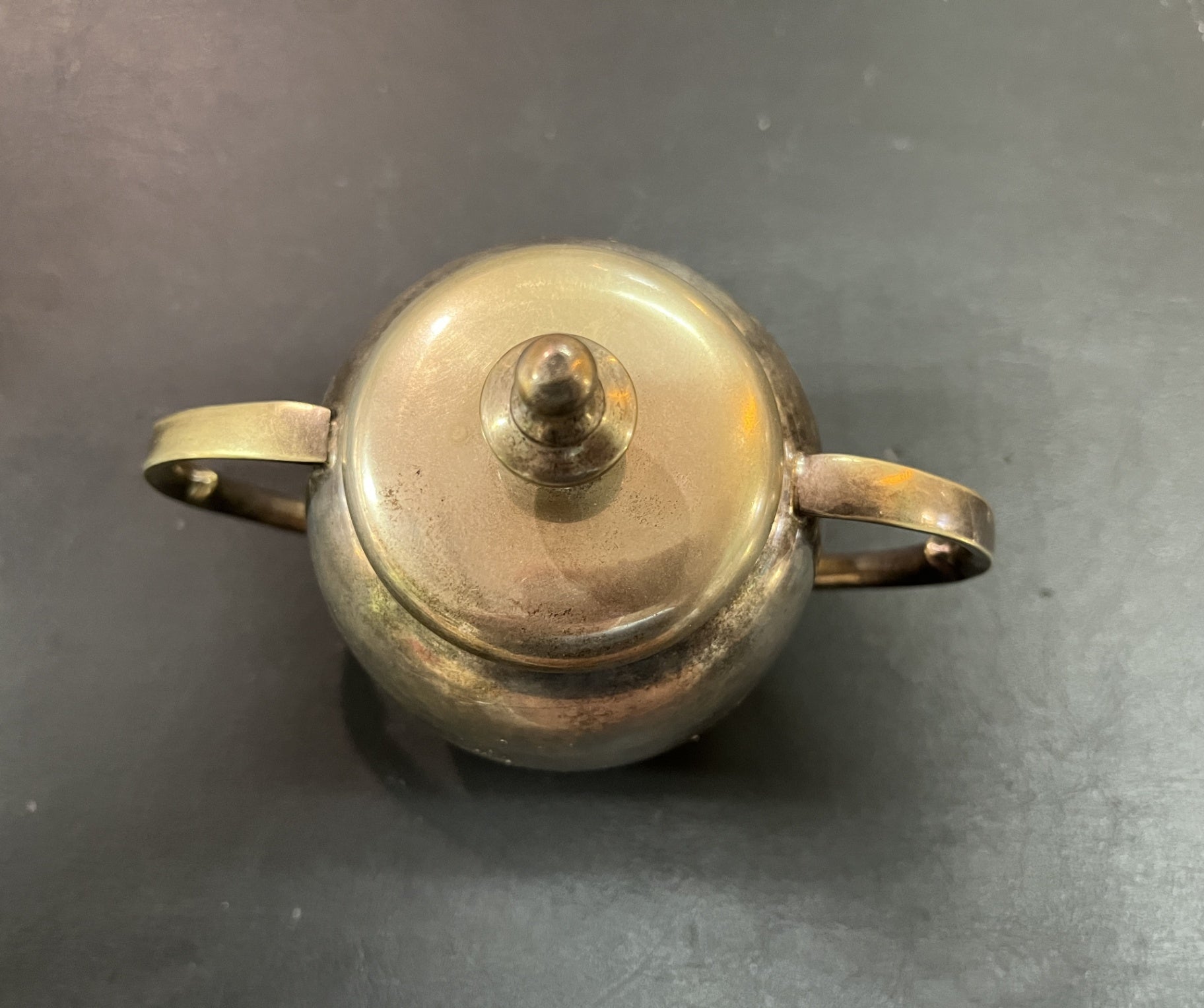Kleines Deckelgefäß Metall silberfarben mit 2 Henkeln ca.  9 cm