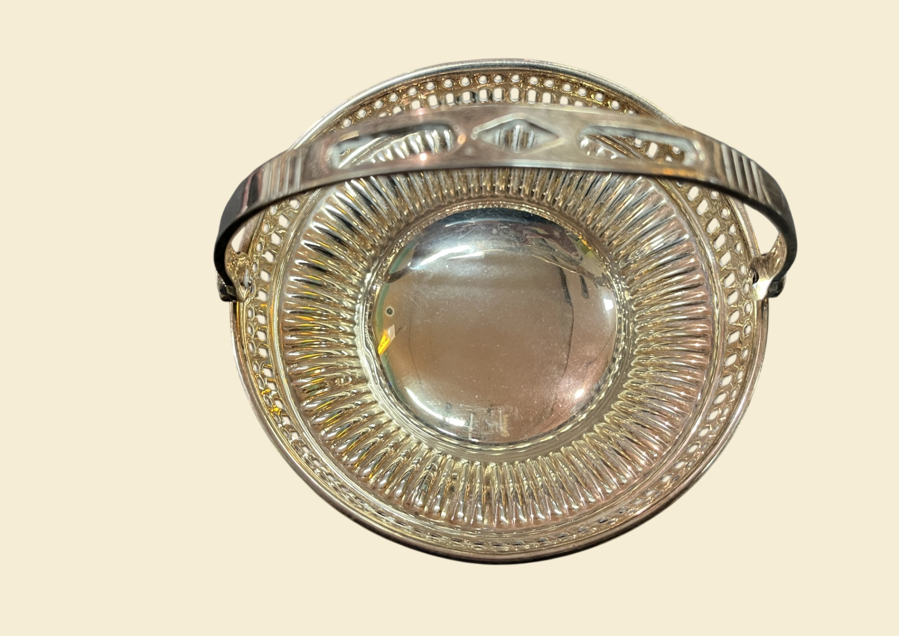 Versilberter Flaschenuntersetzer mit Tragebügel Ø 13 cm Vintage