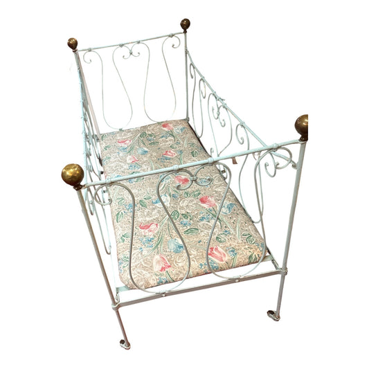 Antikes Metall-Kinderbett 110 × 58 cm – ideal für Puppen & Teddybären