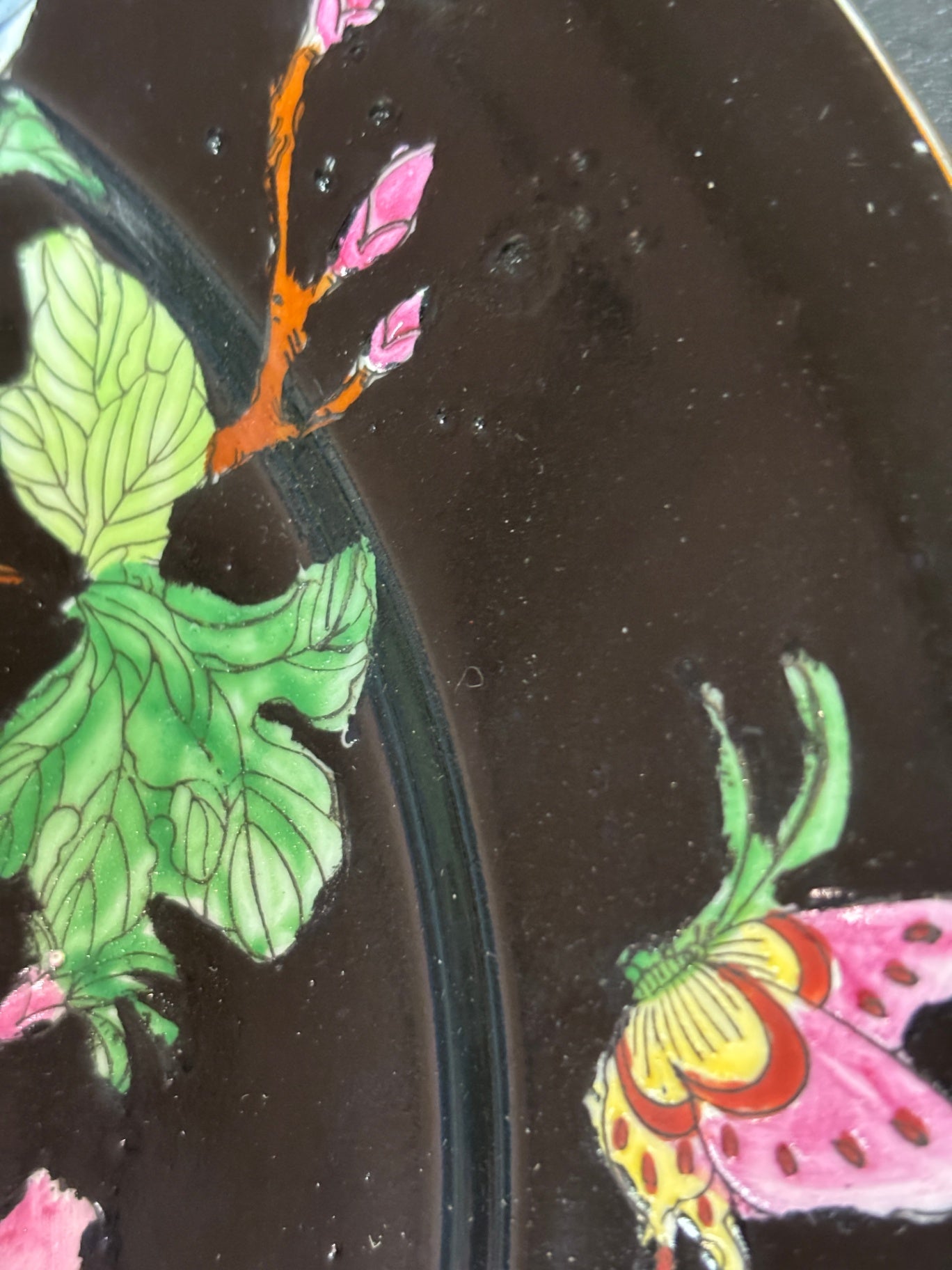 Antiker Porzellanteller China Blumenmotiv Ø 26 cm handbemalt Schwarz